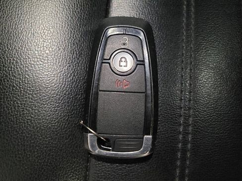 Used 2020 Ford Edge SEL image 32