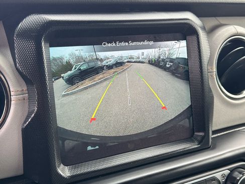 Used 2021 Jeep Wrangler Unlimited Sahara image 23