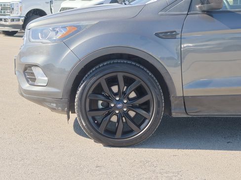 Used 2018 Ford Escape SE w/ SE Sport Appearance Package image 3