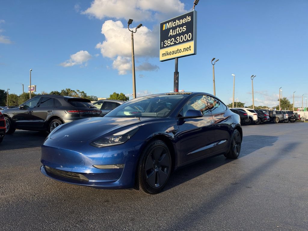 Used 2023 Tesla Model 3 Standard Range RWD image 1