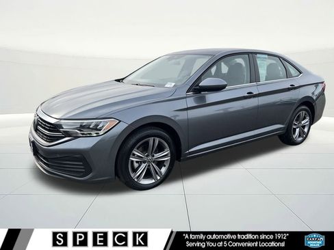 Used 2024 Volkswagen Jetta SE image 1
