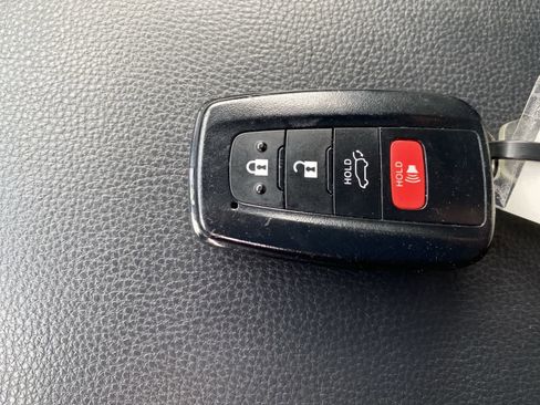 Used 2025 Toyota RAV4 XLE w/ Convenience Package image 32