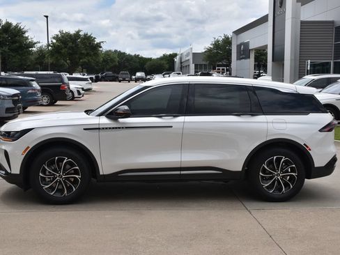 New 2026 Lincoln Nautilus Premier AWD/4WD image 11