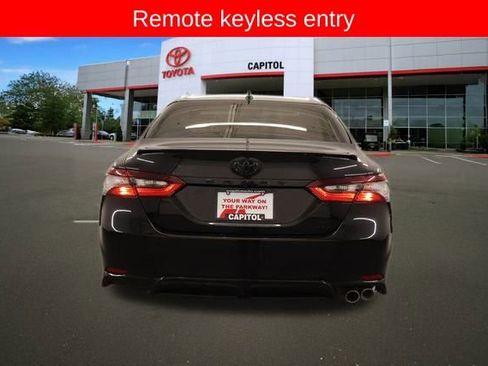 Used 2024 Toyota Camry SE image 4