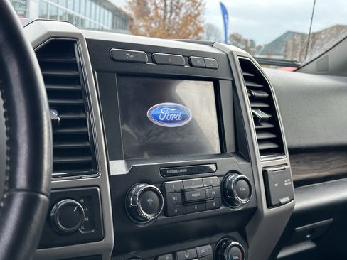 Used 2020 Ford F150 Lariat w/ Trailer Tow Package image 16