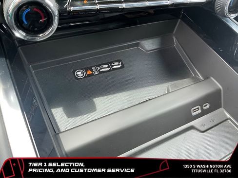 Used 2025 Chevrolet Suburban Premier RWD image 48