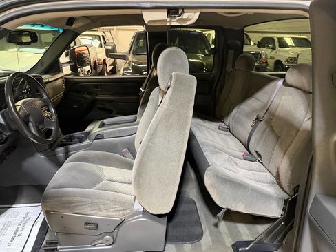 Used 2006 Chevrolet Silverado 3500 LT w/ Heavy-Duty Power Package image 8