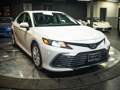 Used 2024 Toyota Camry LE FWD image 5