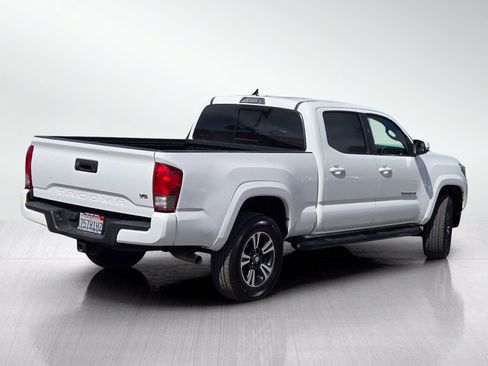 Used 2017 Toyota Tacoma TRD Sport w/ Tow Package RWD image 4