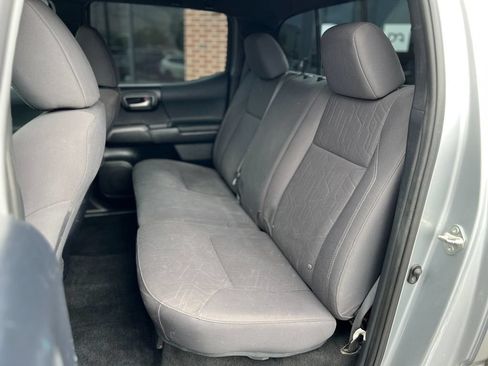 Used 2018 Toyota Tacoma TRD Off-Road AWD/4WD image 23