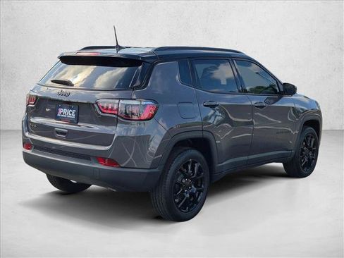 Used 2024 Jeep Compass Latitude w/ Convenience Group AWD/4WD image 5