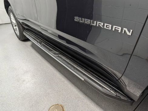 Used 2025 Chevrolet Suburban Premier image 3