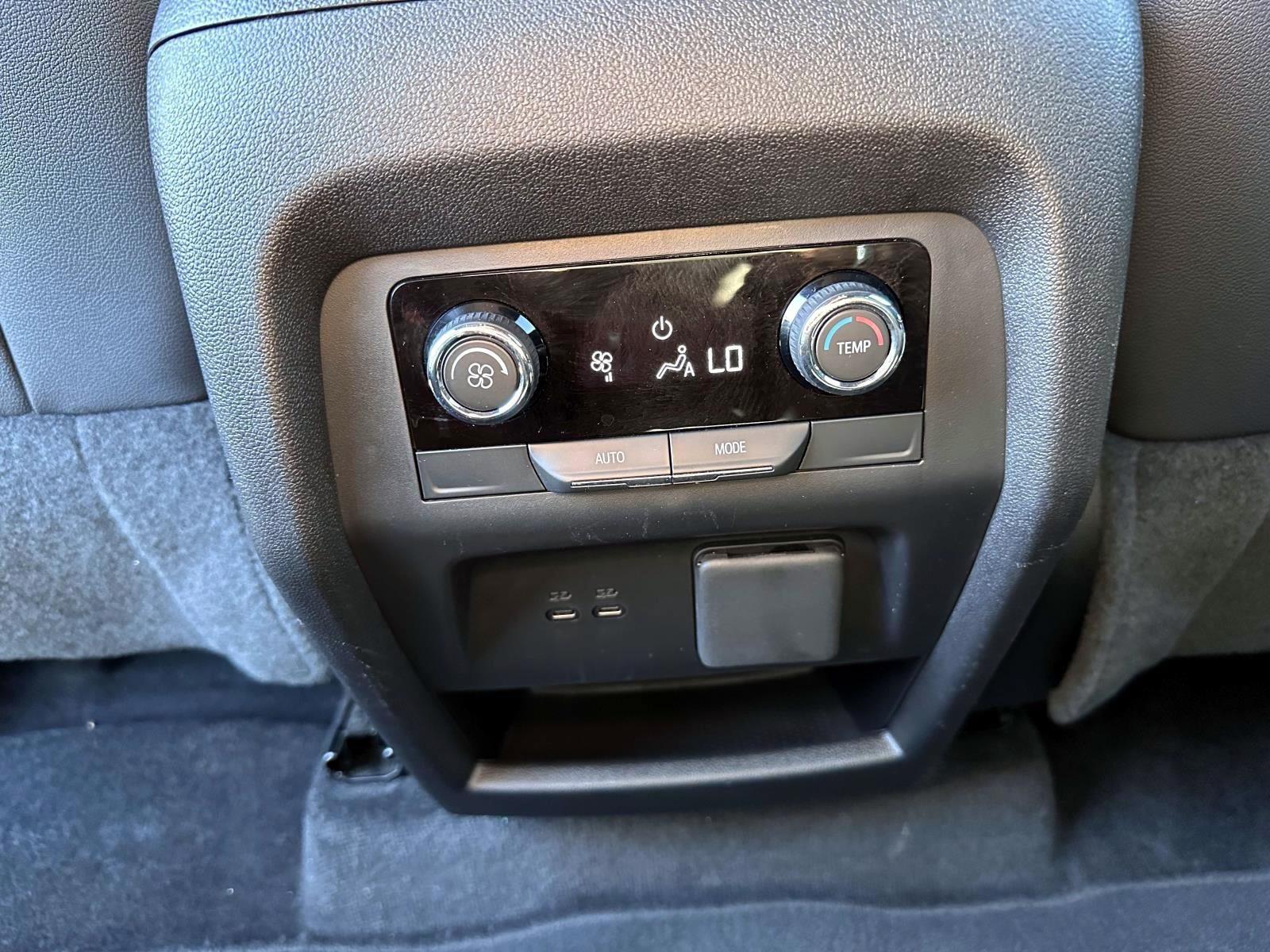 Used 2024 Chevrolet Traverse LT AWD/4WD image 14
