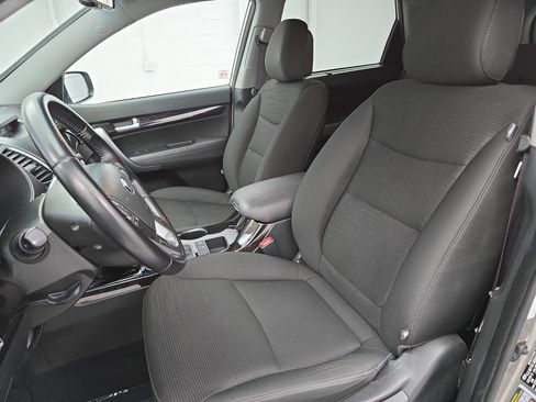 Used 2014 Kia Sorento LX image 14