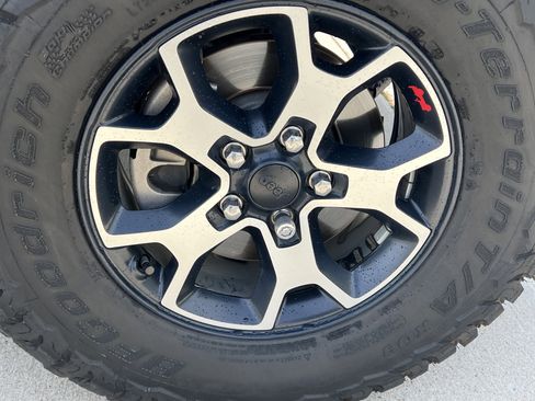 Used 2019 Jeep Wrangler Unlimited Rubicon AWD/4WD image 12
