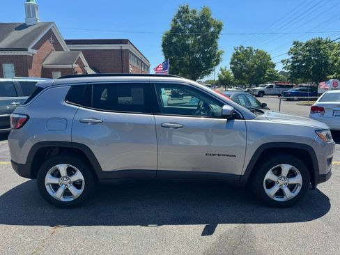 Used 2019 Jeep Compass Latitude w/ Cold Weather Group AWD/4WD image 11