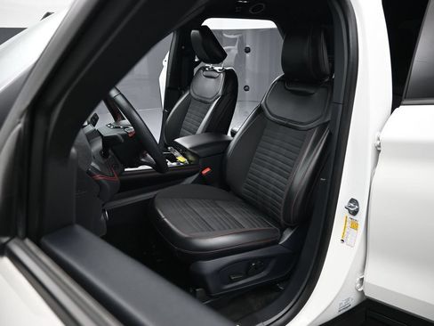Certified 2025 Ford Explorer ST-Line w/ Premium Package RWD image 9