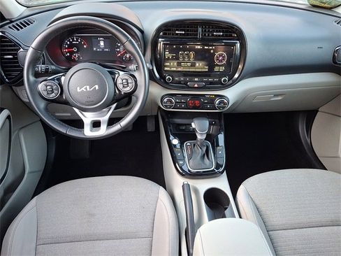 Used 2022 Kia Soul EX image 11