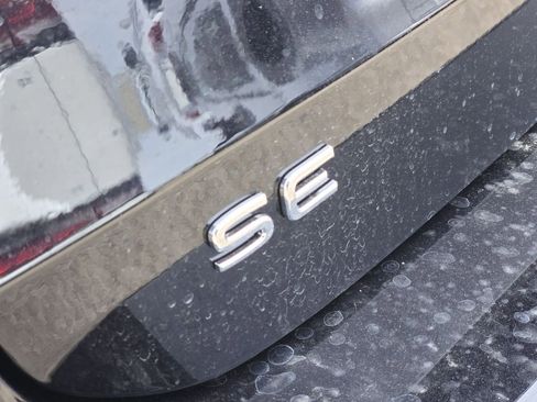 New 2026 Volkswagen Taos SE FWD image 9
