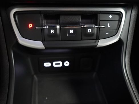 Used 2024 GMC Terrain SLE AWD/4WD image 37