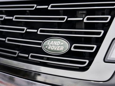 Used 2025 Land Rover Range Rover SE AWD/4WD image 8