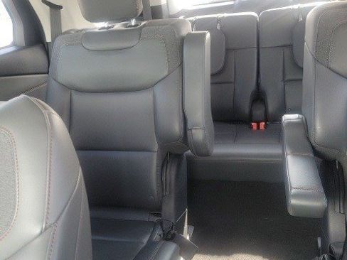 Used 2025 Ford Explorer Active w/ Active Comfort Package image 3