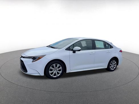 Used 2025 Toyota Corolla LE FWD image 6