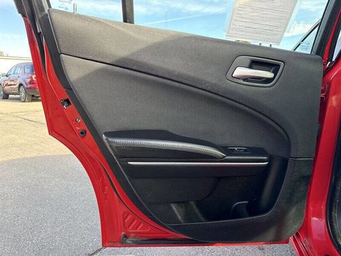 Used 2017 Dodge Charger SE image 17