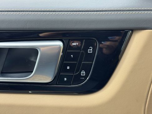 Used 2019 Porsche Cayenne Turbo image 18