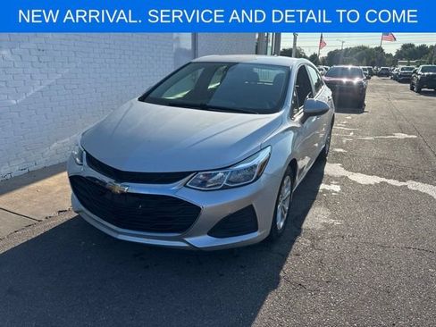 Used 2019 Chevrolet Cruze LS w/ LS Convenience Package FWD image 2