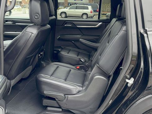 Used 2025 GMC Acadia Elevation w/ Elevation Premium Package image 15