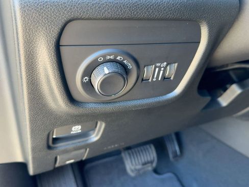 New 2025 Jeep Grand Cherokee L Laredo image 27