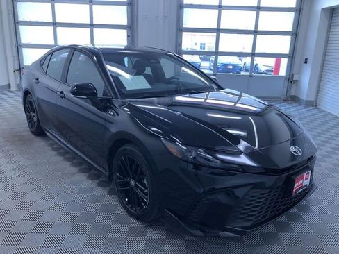 Used 2025 Toyota Camry SE image 34