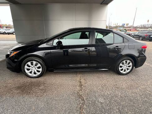 Used 2022 Toyota Corolla LE image 5
