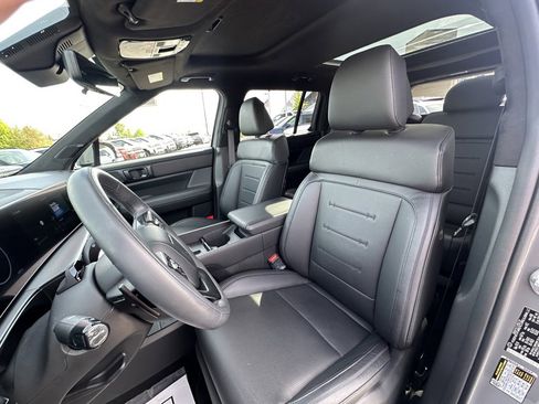 Used 2024 Hyundai Santa Fe Calligraphy image 11