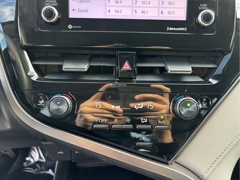 Used 2022 Toyota Camry LE image 25
