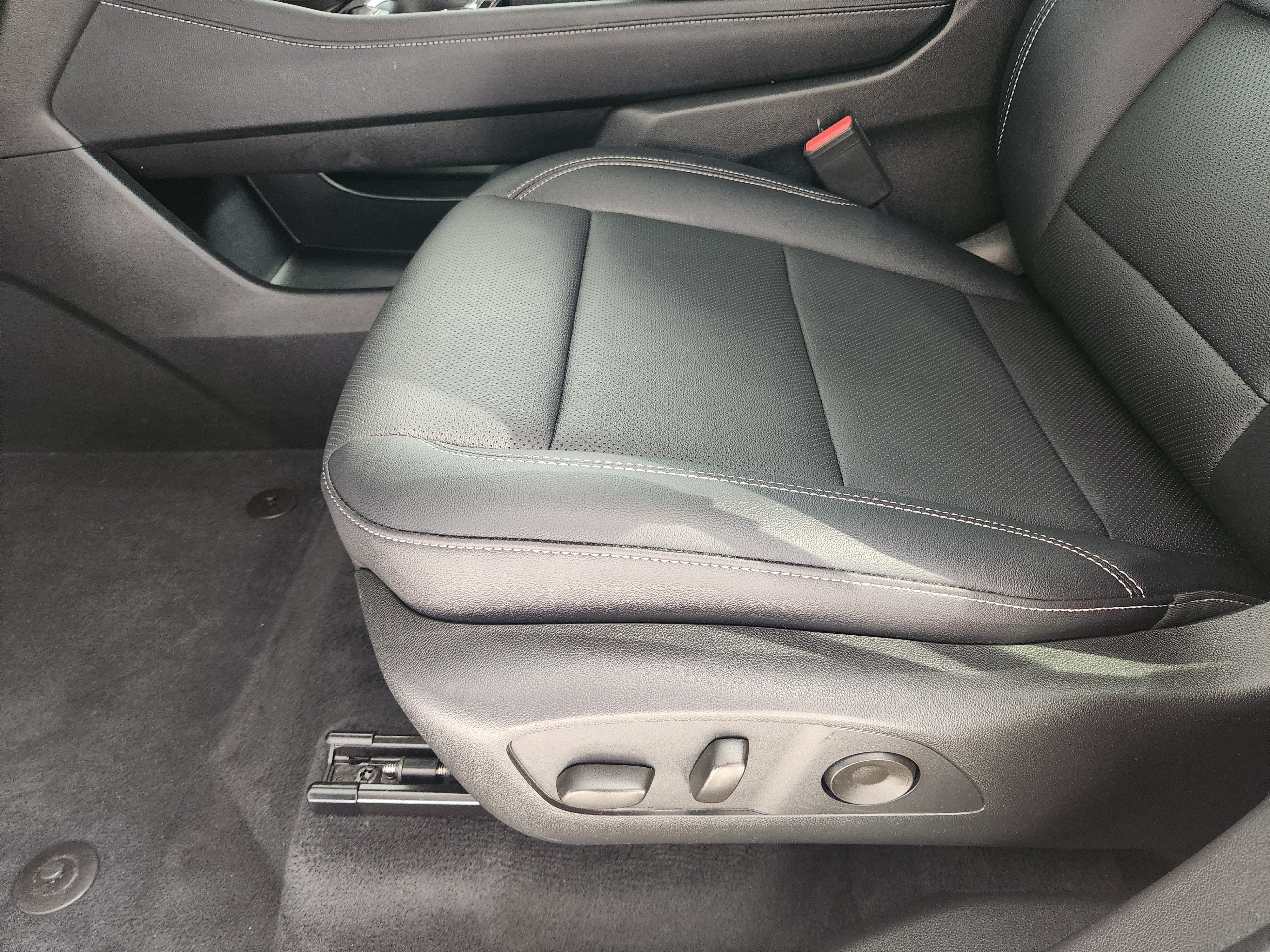Used 2026 Chevrolet Traverse LT FWD image 24
