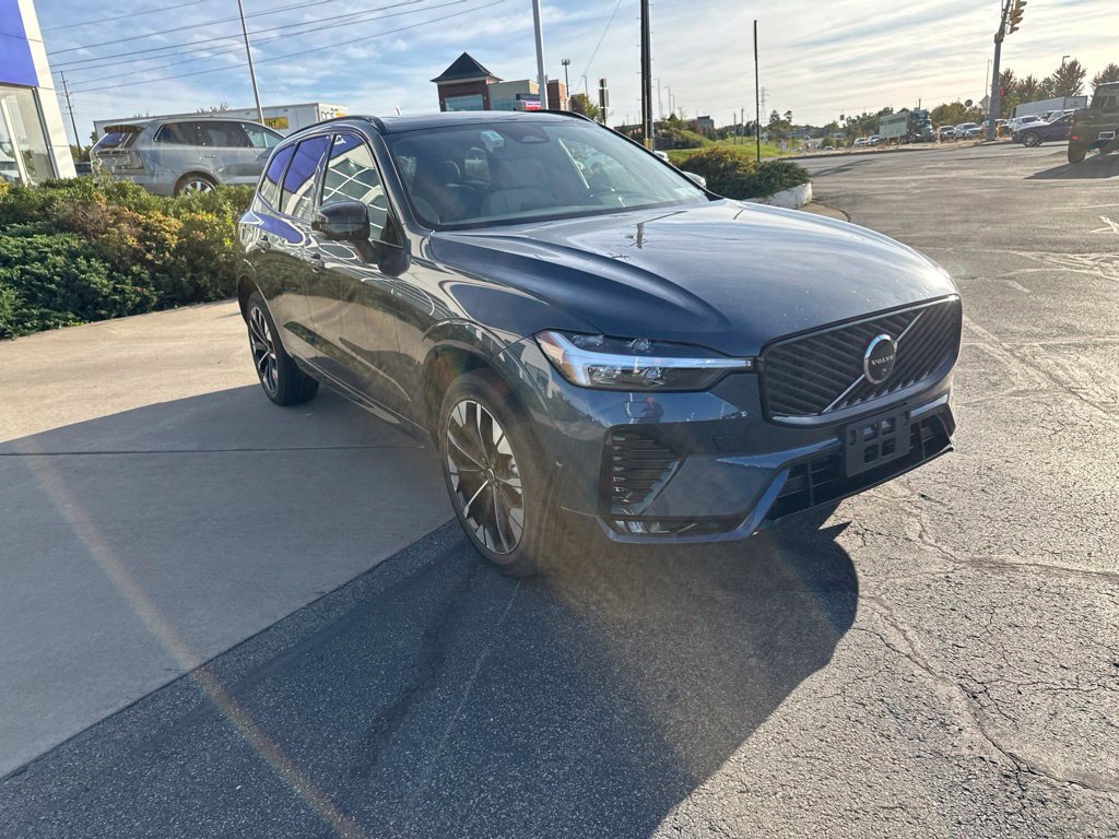 Used 2026 Volvo XC60 B5 Plus AWD/4WD image 3