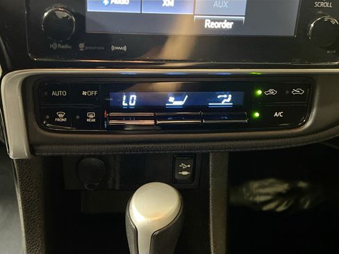 Used 2019 Toyota Corolla SE w/ SE Premium Package FWD image 25