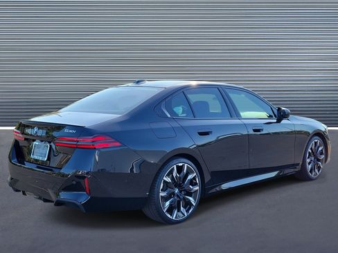 Used 2024 BMW 530i w/ M Sport Package RWD image 3