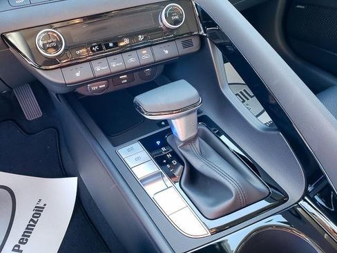 New 2025 Hyundai Elantra Limited image 11