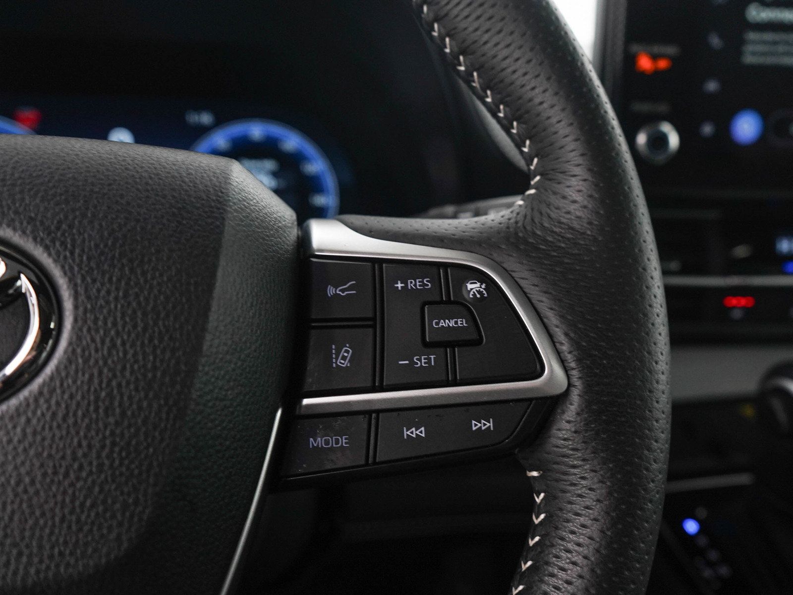 Used 2025 Toyota Sienna XSE AWD/4WD image 27