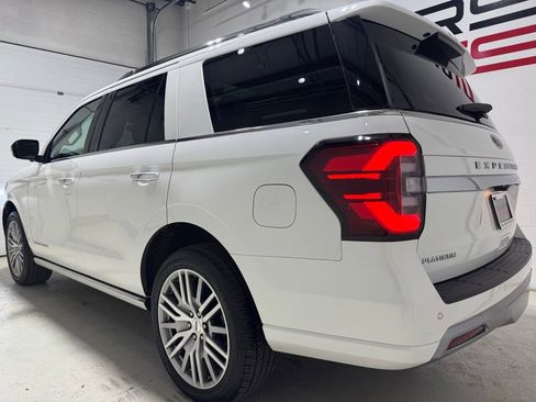 Used 2023 Ford Expedition Platinum AWD/4WD image 3