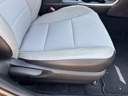 Used 2016 Toyota Camry SE image 14