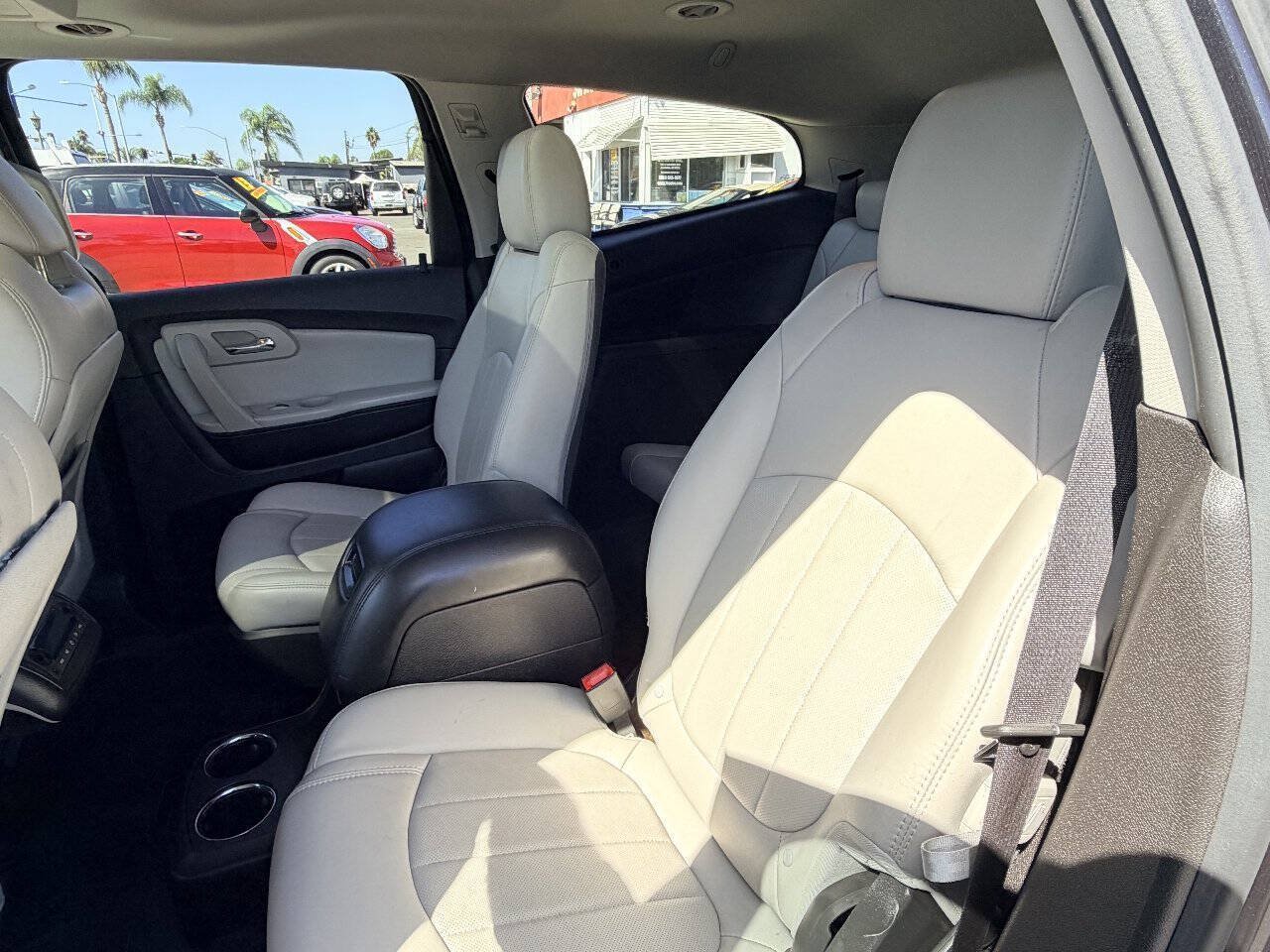 Used 2011 Chevrolet Traverse LTZ FWD image 15