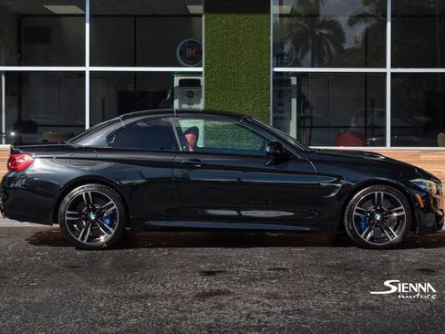Used 2018 BMW M4 Convertible image 7