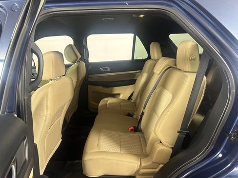 Used 2017 Ford Explorer FWD image 18