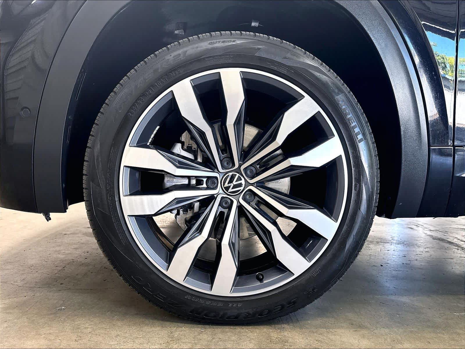 Used 2023 Volkswagen Atlas Cross Sport SEL Premium R-Line AWD/4WD image 37