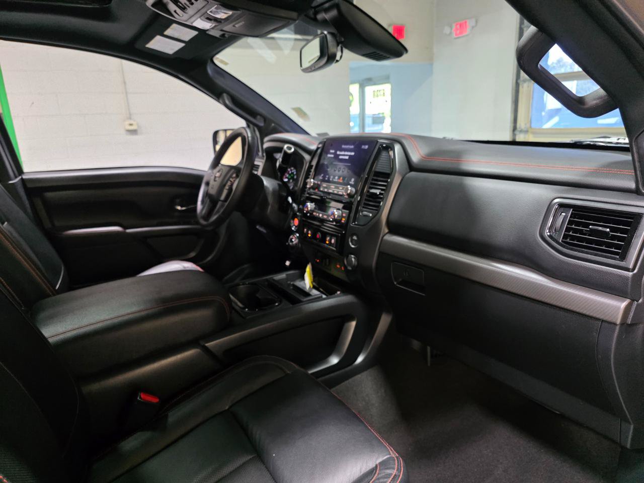 Used 2022 Nissan Titan PRO-4X w/ Pro-4x Convenience Package AWD/4WD image 27