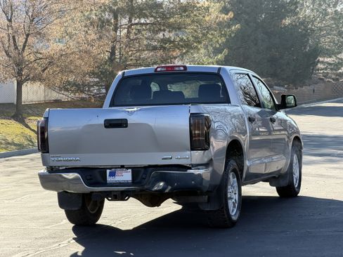 Used 2010 Toyota Tundra 4x4 CrewMax image 4